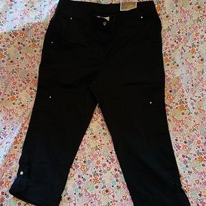 Chico's Ultimate Fit Black Twill Utility crop pant